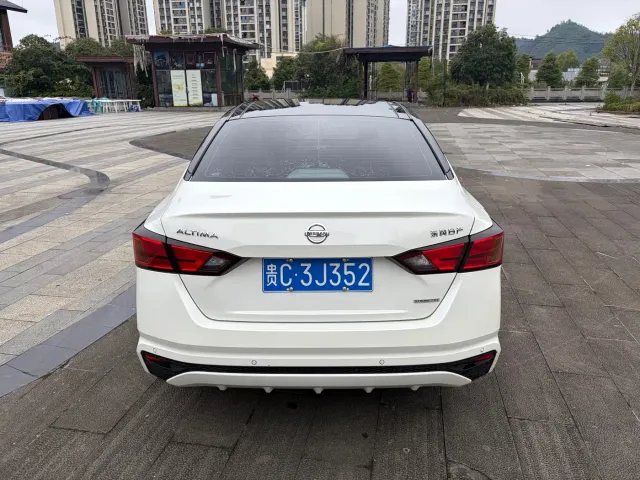 Nissan Teana — Фото автомобиля 4