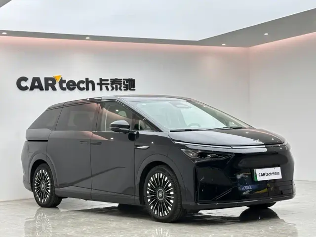 Xpeng X9 — Фото автомобиля 6