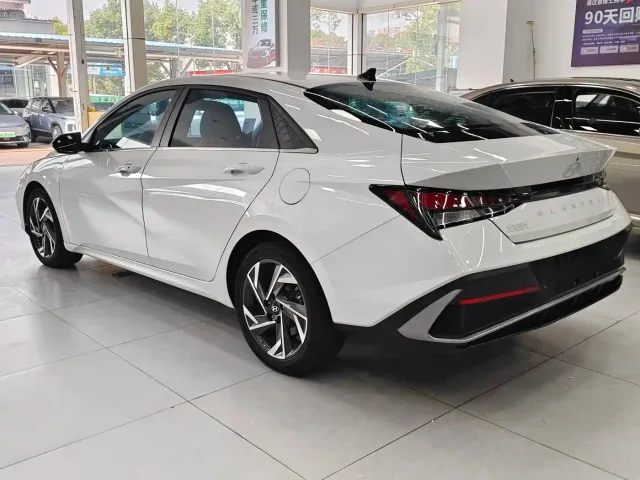 Hyundai Elantra — Фото автомобиля 9