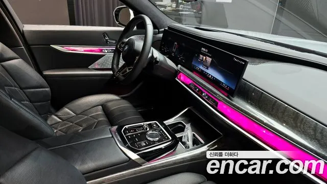 BMW i7 G70 — Фото автомобиля 28