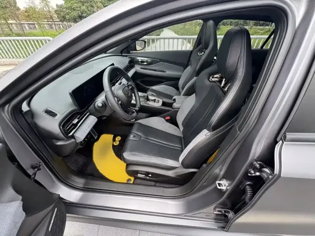 GAC Trumpchi Trumpchi Emkoo 2024 Model 400T Auto Shadow Leopard R PRO Edition — Фото автомобиля 7