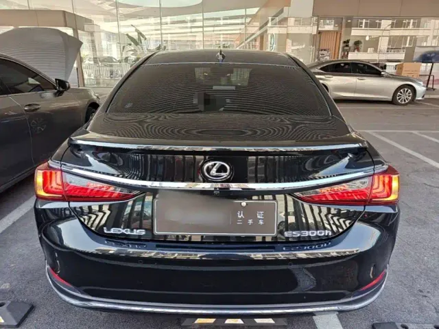 Lexus ES — Фото автомобиля 5