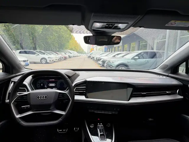 Audi Q4 e-tron — Фото автомобиля 11