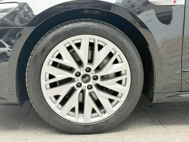Audi A7L — Фото автомобиля 5