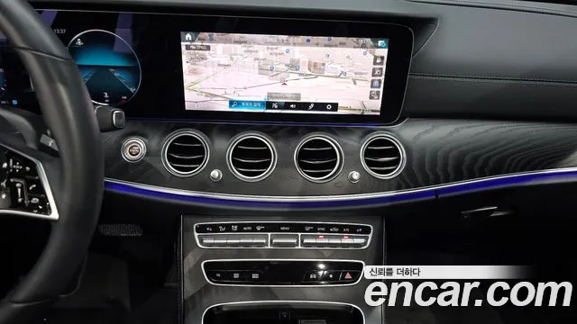 Mercedes-Benz E-Class — Фото автомобиля 12