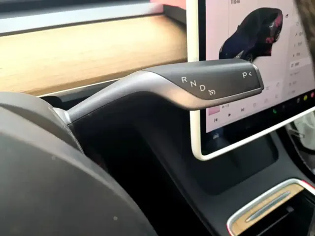 Tesla Model Y 2021 Standard Range Rear-Wheel Drive — Фото автомобиля 13