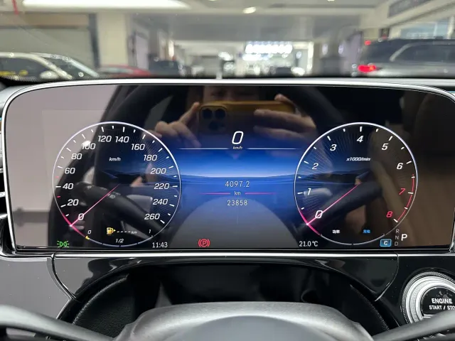 Mercedes-Benz E-Class — Фото автомобиля 17