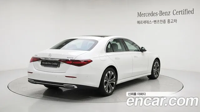Mercedes-Benz E-Class — Фото автомобиля 2