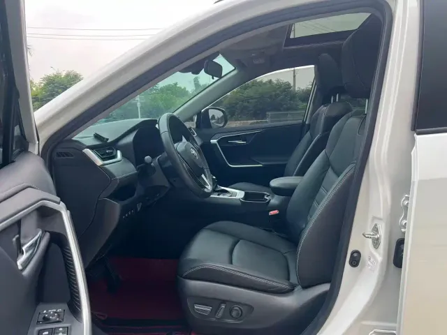 Toyota RAV4 — Фото автомобиля 6