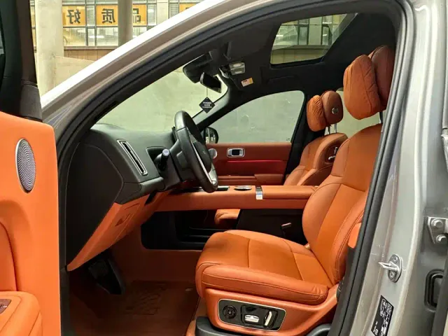 Li Auto L8 — Фото автомобиля 9