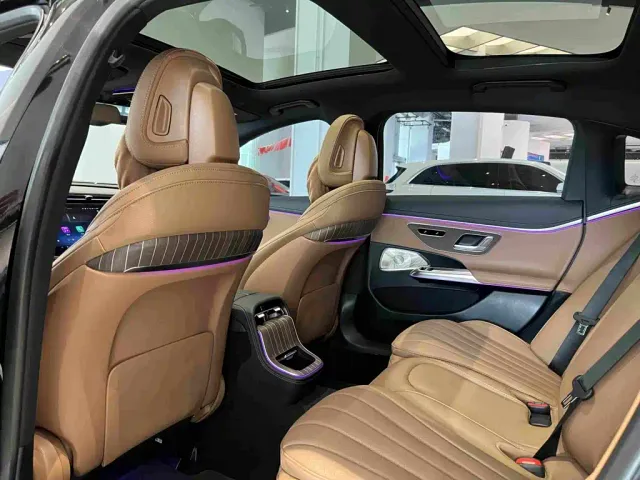 Mercedes-Benz E-Class — Фото автомобиля 27