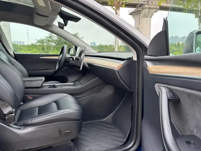 Tesla Model Y — Фото автомобиля 12