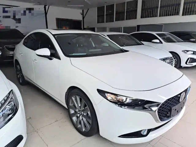 Mazda Axela — Фото автомобиля 3