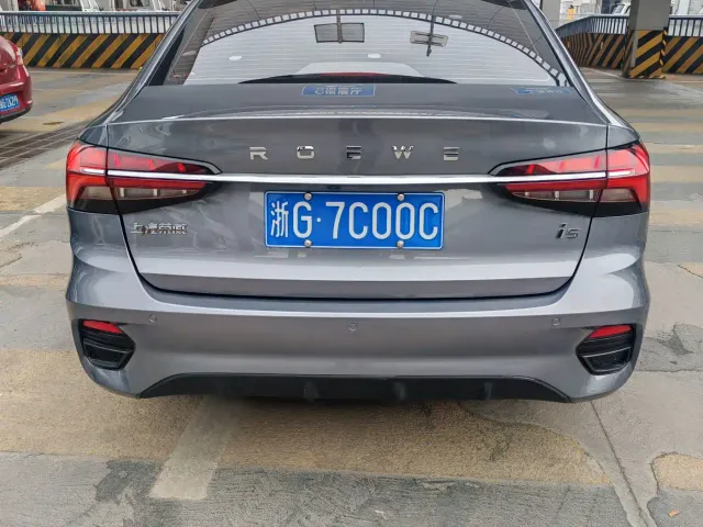 Roewe Roewe i5 2021 1.5L CVT Diamond Edition — Фото автомобиля 5