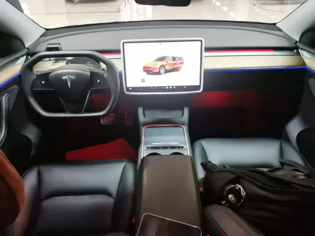 Tesla Model Y — Фото автомобиля 9
