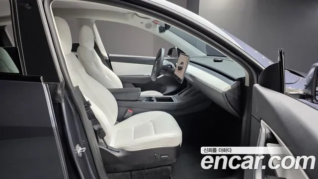 Tesla Model Y — Фото автомобиля 17