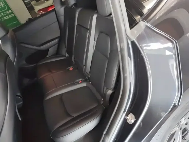 Tesla Model Y — Фото автомобиля 13