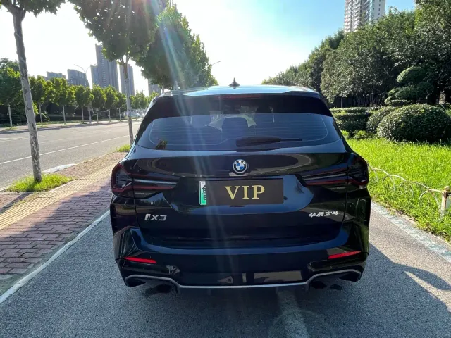 BMW iX3 — Фото автомобиля 10