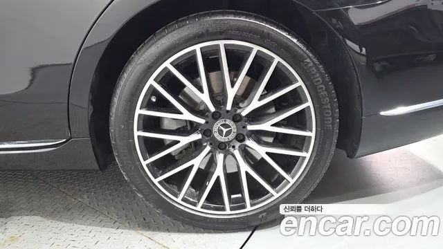 Mercedes-Benz S-Class — Фото автомобиля 15