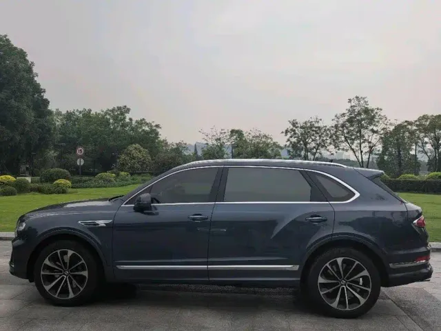 Bentley Bentayga — Фото автомобиля 8