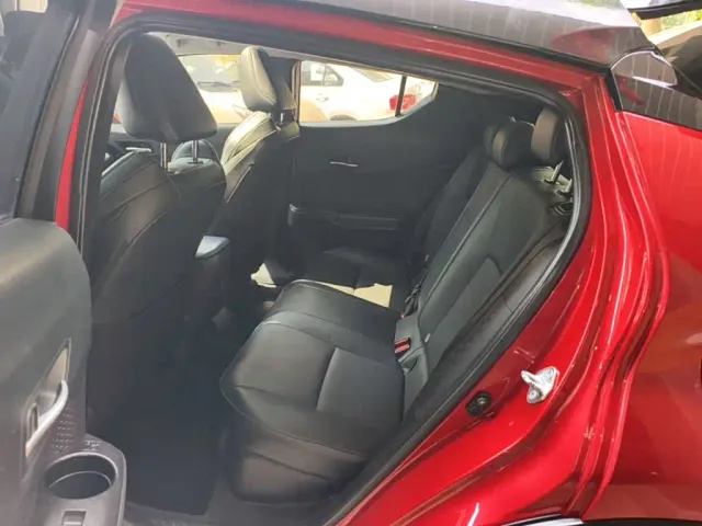 Toyota C-HR — Фото автомобиля 16