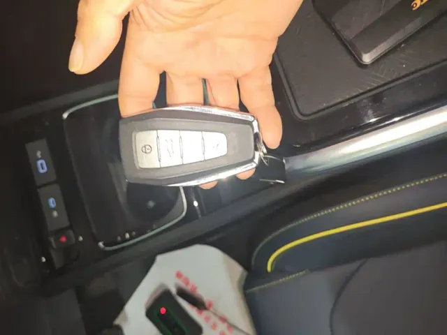 Geely Geometry G6 — Фото автомобиля 8