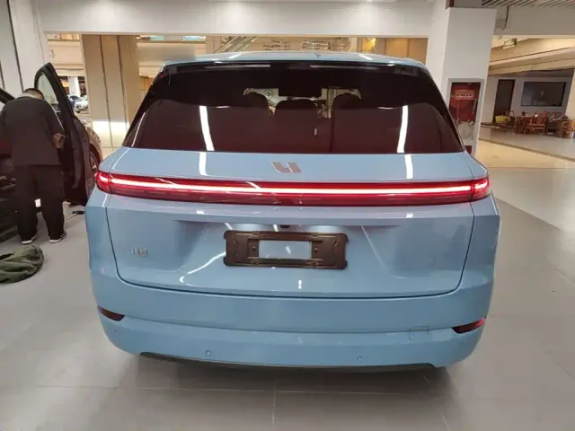Li Auto L7 — Фото автомобиля 5