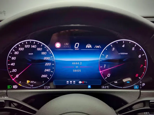 Mercedes-Benz E-Class — Фото автомобиля 23
