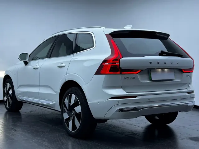 Volvo XC60 — Фото автомобиля 7