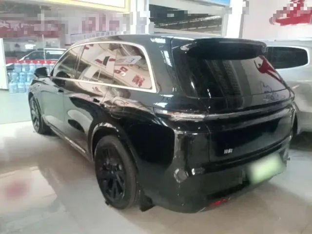 Li Auto L8 — Фото автомобиля 4