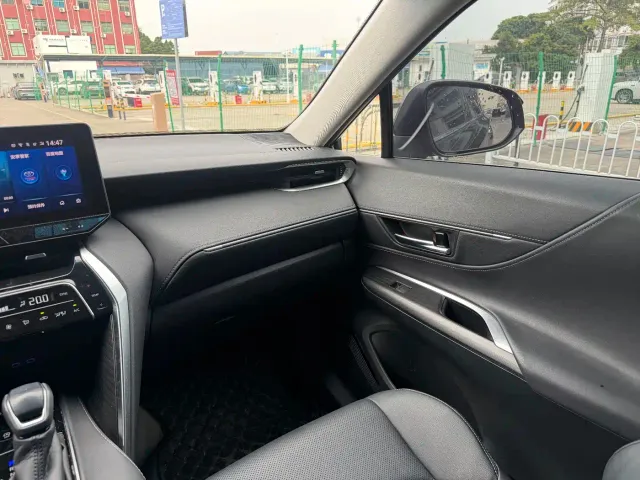 Toyota Harrier — Фото автомобиля 10