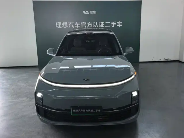 Li Auto L8 — Фото автомобиля 2