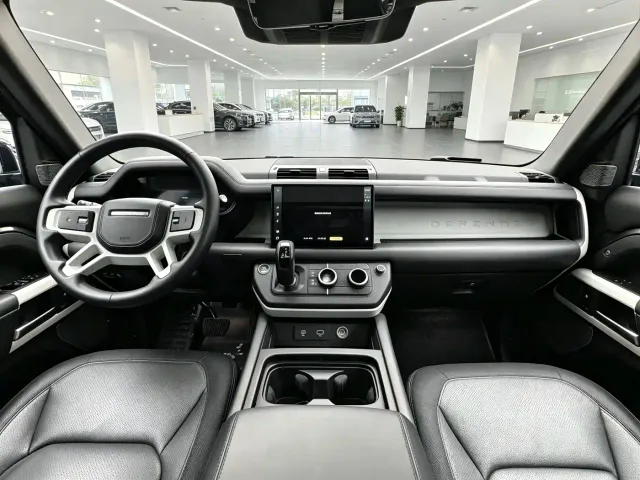 Land Rover Defender — Фото автомобиля 7