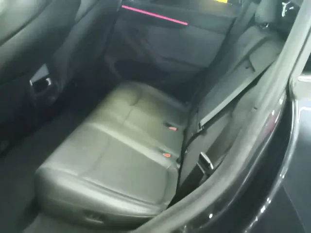 Tesla Model Y — Фото автомобиля 16