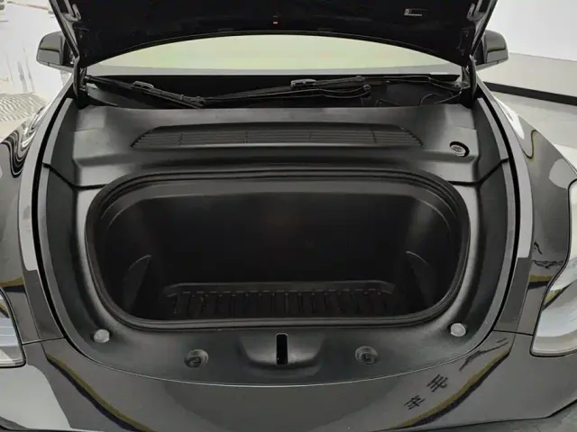 Tesla Model Y — Фото автомобиля 10