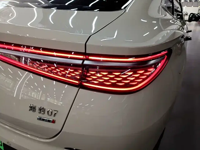 BYD Seal 07 DM-i — Фото автомобиля 7