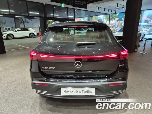 Mercedes-Benz EQA — Фото автомобиля 4