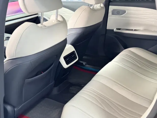 Geely Galaxy E8 — Фото автомобиля 6