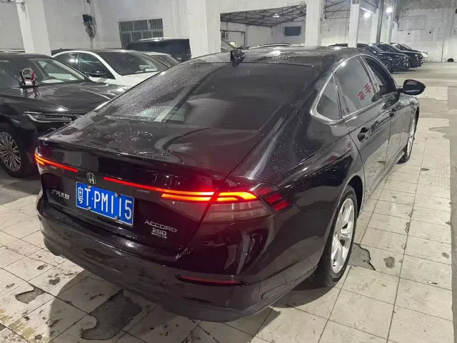 Honda Accord — Фото автомобиля 3