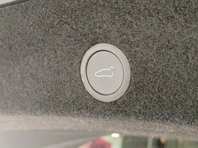 Tesla Model Y — Фото автомобиля 30
