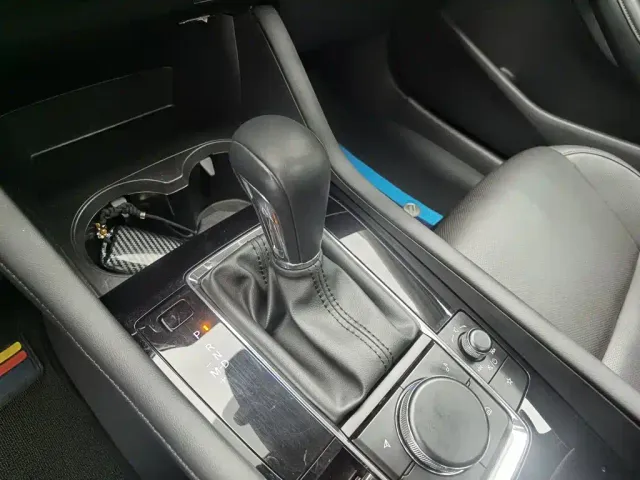 Mazda Axela — Фото автомобиля 13
