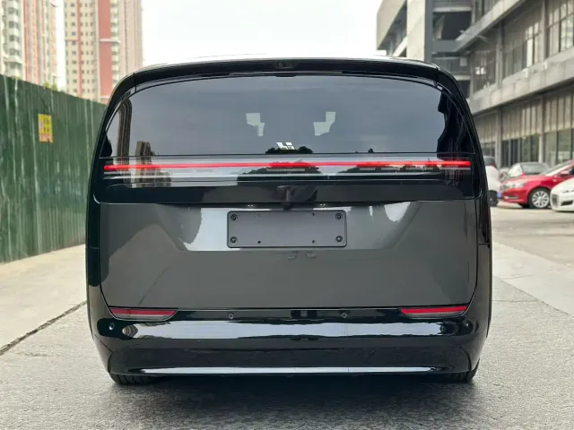 Li Auto MEGA — Фото автомобиля 5