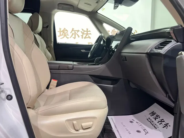 Toyota Alphard — Фото автомобиля 10