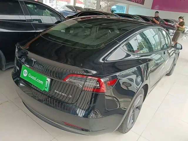Tesla Model 3 — Фото автомобиля 6