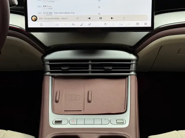 BYD Seal 07 DM-i — Фото автомобиля 16