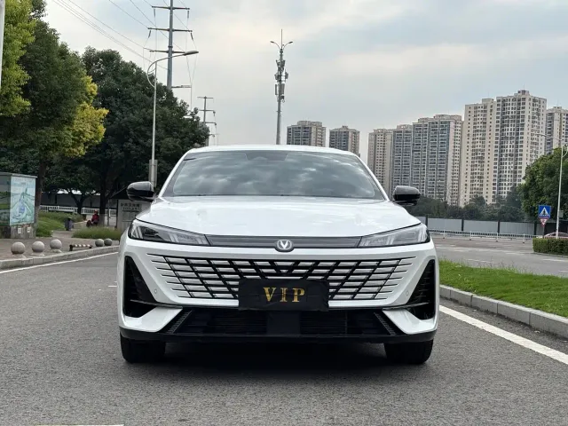 Changan Eado — Фото автомобиля 2