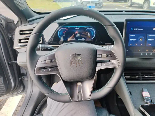 BYD Qin L — Фото автомобиля 10