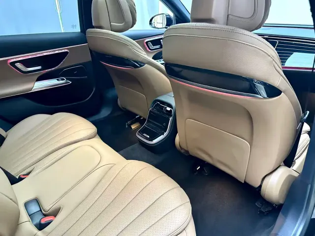 Mercedes-Benz E-Class — Фото автомобиля 12