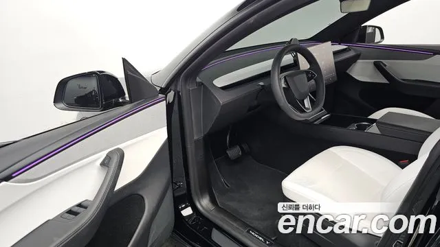 Tesla Model Y — Фото автомобиля 15