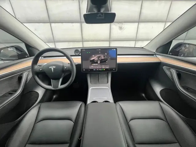 Tesla Model Y — Фото автомобиля 6